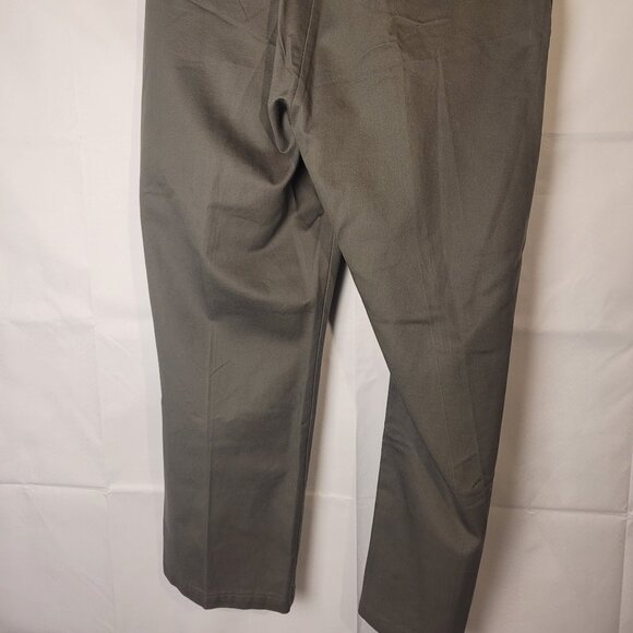 Men's Lee Never Iron Relaxed Fit Front Pleated Slacks Gray Pants Size 38x30 - Picture 2 of 3